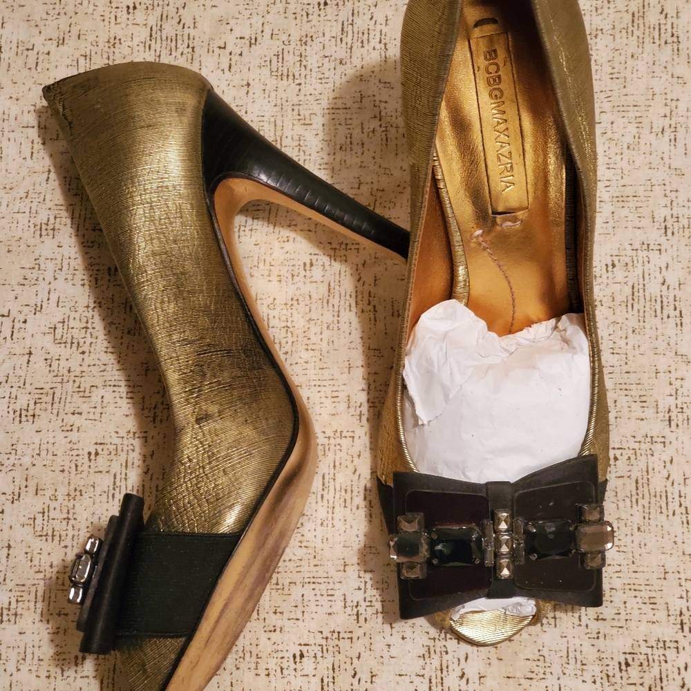 BCBGMAXAZRIA pumps